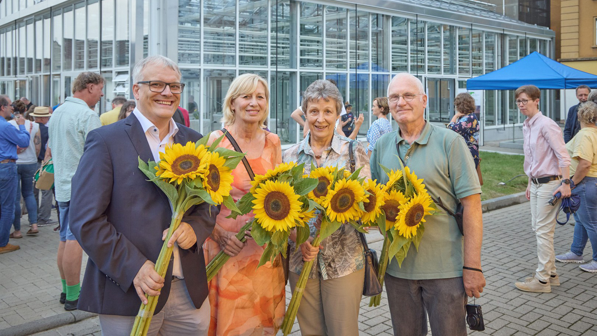 Opening of the climate chamber